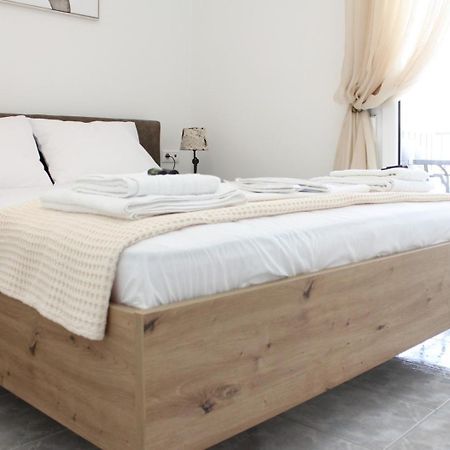 Side Beach Apartment Kavala Bagian luar foto