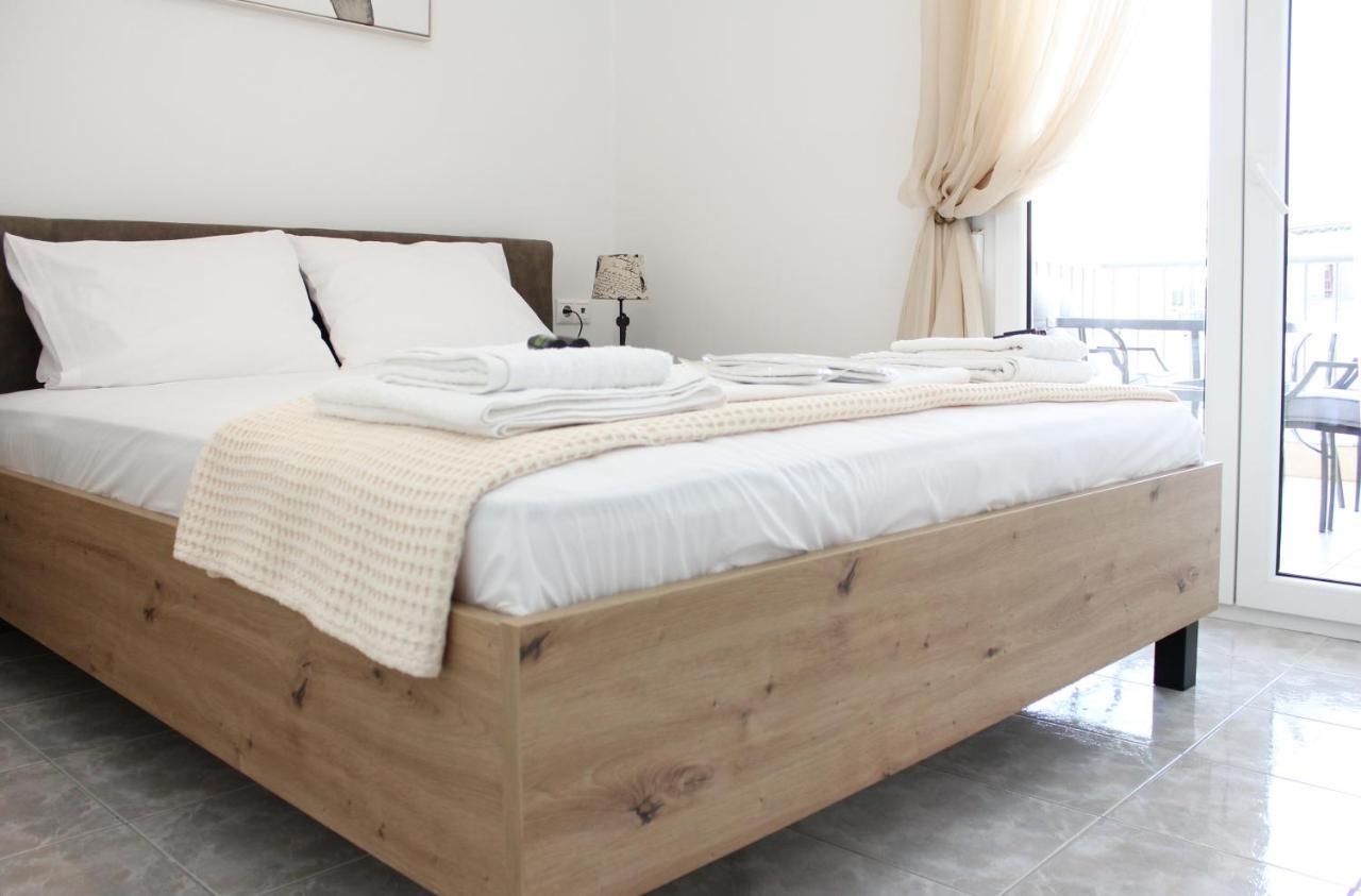 Side Beach Apartment Kavala Bagian luar foto
